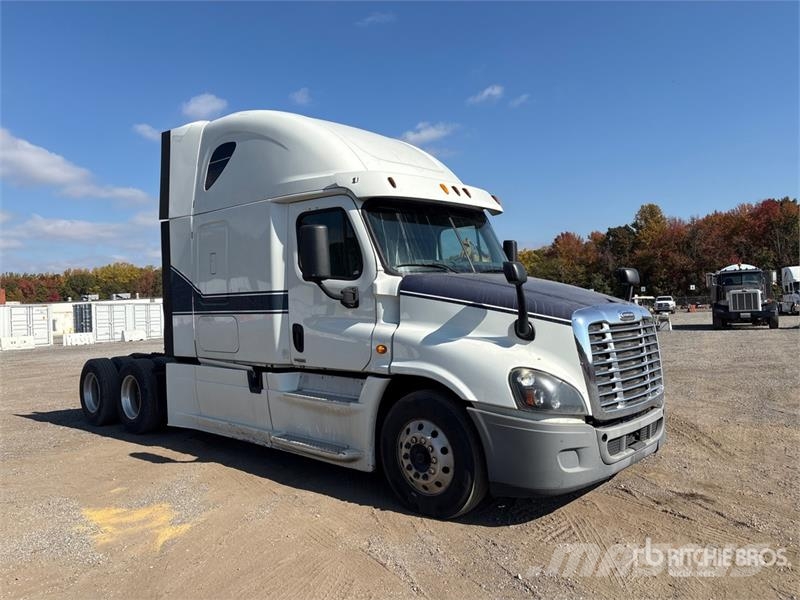 Freightliner Cascadia 125 6x4 T/A Sleeper Truck Tractor Влекачи
