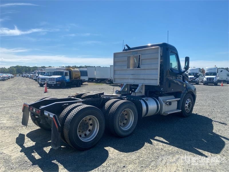 Freightliner Cascadia 126 Vetopöytäautot