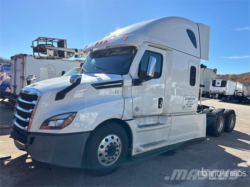 Freightliner Cascadia 6x4 T/A Sleeper Truck Tractor (Inoperable Cabezas tractoras