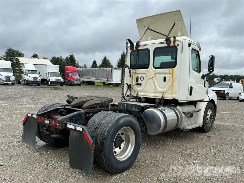 Freightliner Cascadia 126 Vetopöytäautot