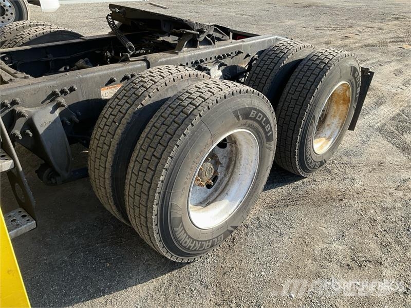Freightliner Cascadia 126 6x4 T/A Sleeper Truck Tractor Cabezas tractoras