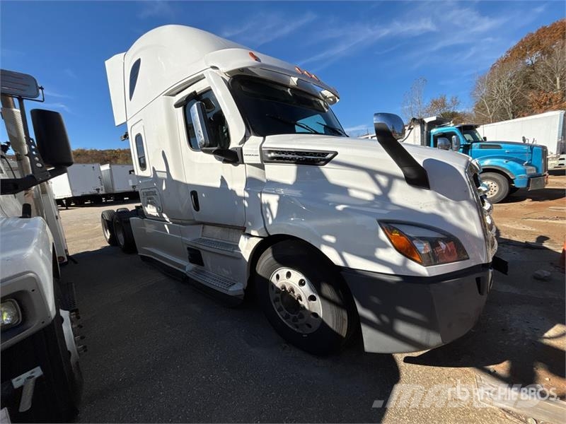 Freightliner Cascadia 6x4 T/A Sleeper Truck Tractor (Inoperable Cabezas tractoras