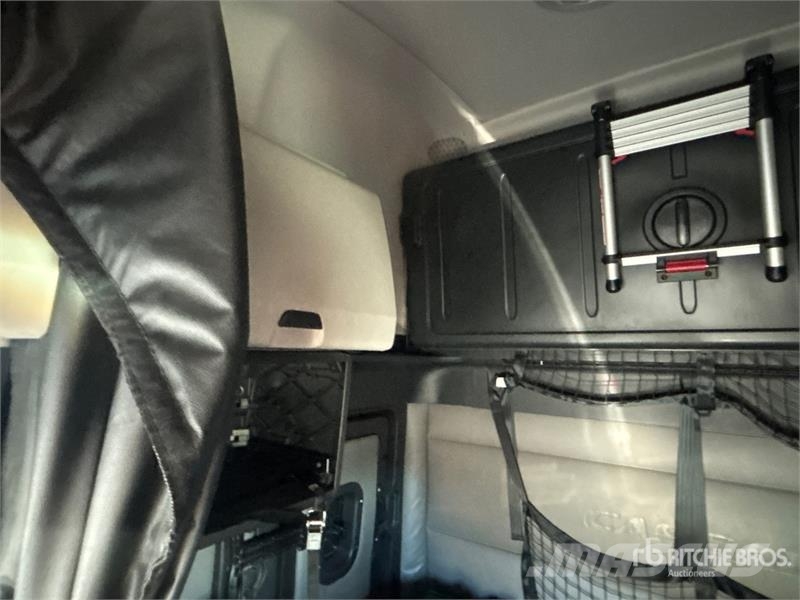 Freightliner Cascadia 126 6x4 T/A Sleeper Truck Tractor Cavalos mecânicos