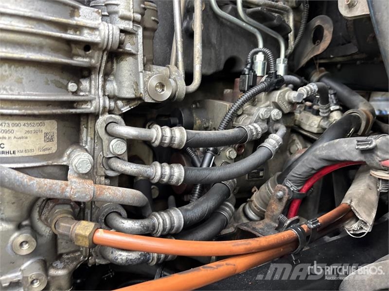 Freightliner Cascadia 126 6x4 T/A Sleeper Truck Tractor Tractores (camiões)