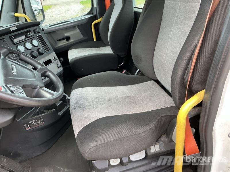 Freightliner Cascadia 126 وحدات الجر