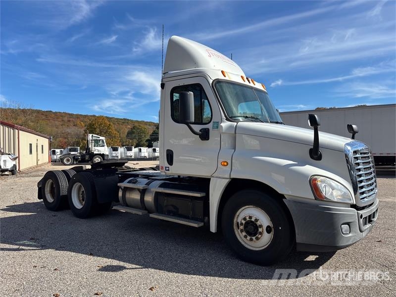 Freightliner Cascadia 125 Autotractoare