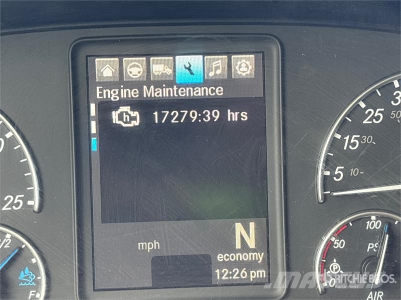 Freightliner Cascadia 126 6x4 T/A Sleeper Truck Tractor Vlačilci