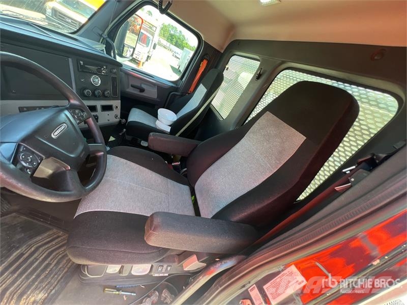 Freightliner Cascadia 126 Vetopöytäautot