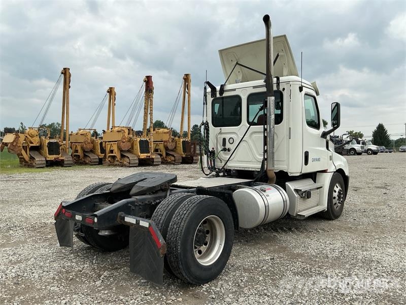 Freightliner Cascadia 126 وحدات الجر