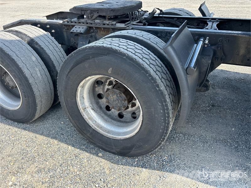 Freightliner Cascadia 126 6x4 T/A Sleeper Truck Tractor Cabezas tractoras