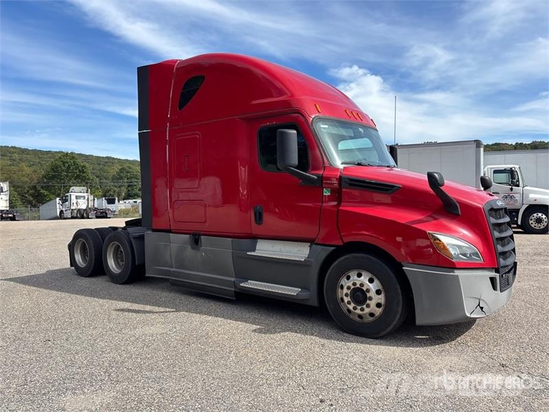 Freightliner Cascadia 126 6x4 T/A Sleeper Truck Tractor Trekkers