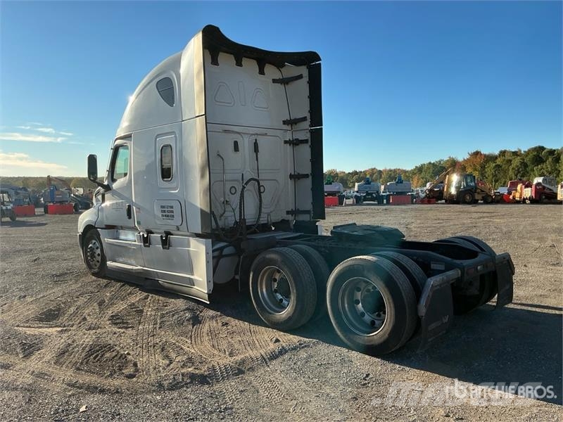 Freightliner Cascadia 126 T/A Sleeper Truck Tractor Nyergesvontatók