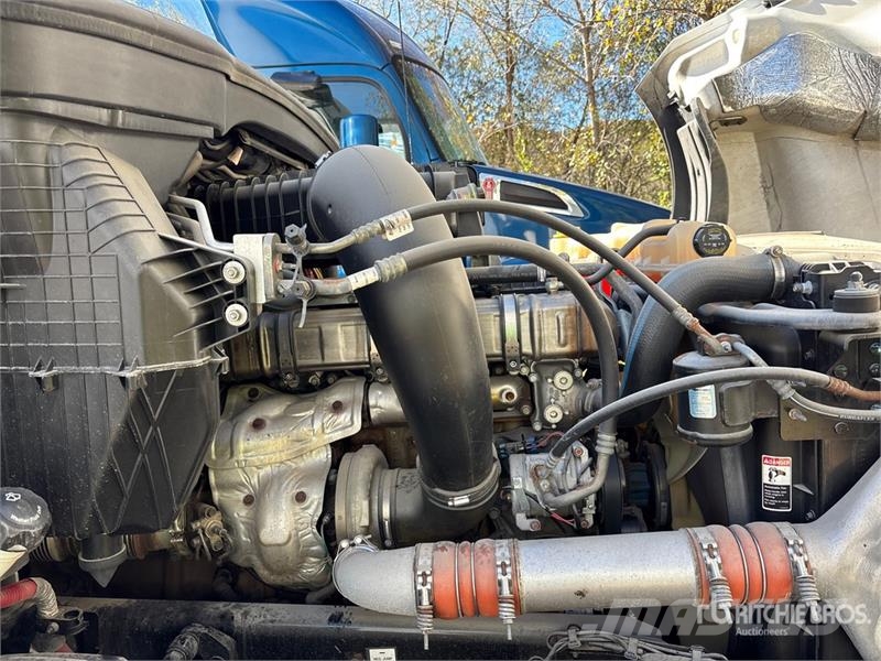 Freightliner Cascadia 126 6x4 T/A Sleeper Truck Tractor (Inoper Тягачі