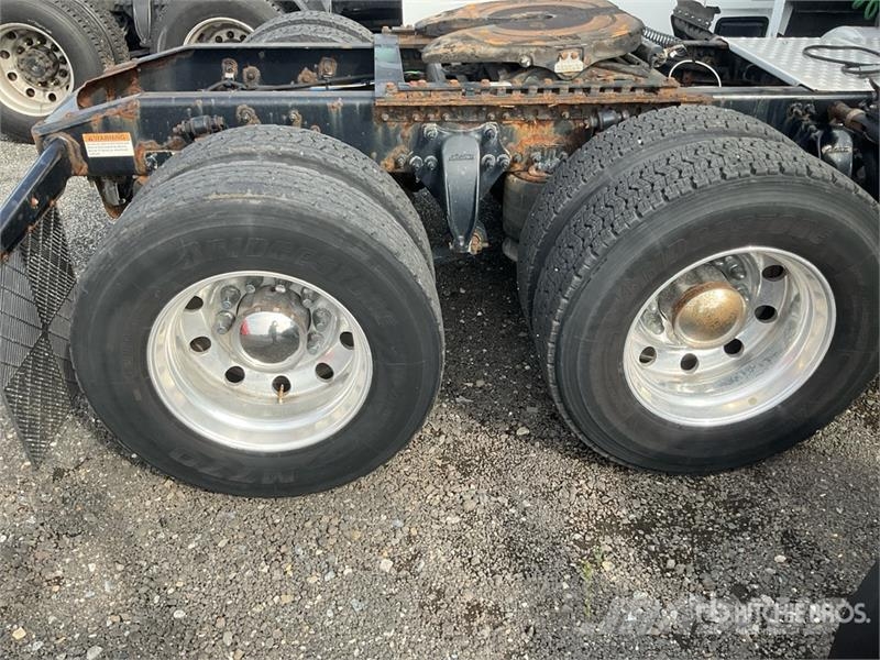 Freightliner Cascadia 125 6x4 T/A Sleeper Truck Tractor Trekkvogner