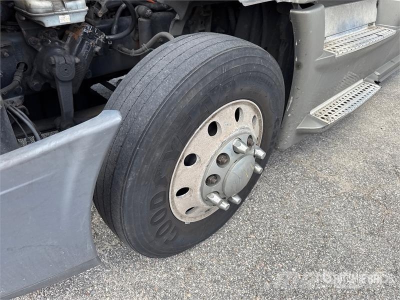 Freightliner Cascadia 125 6x4 T/A Sleeper Truck Tractor Cabezas tractoras