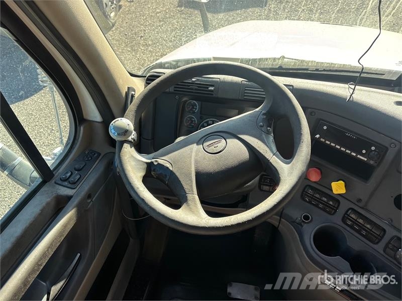 Freightliner Cascadia 125 6x4 T/A Sleeper Truck Tractor (Inoper Tractor Units
