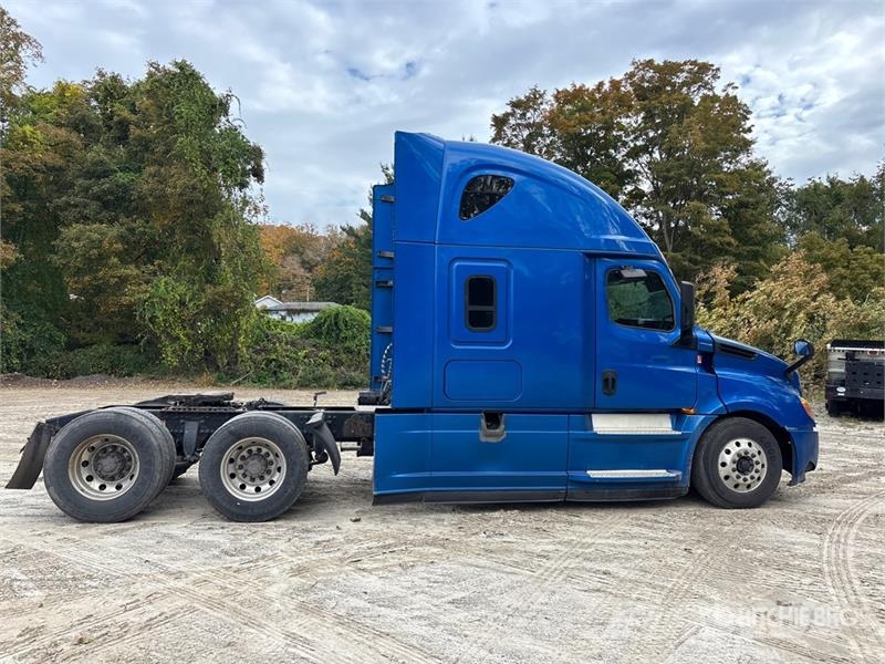 Freightliner Cascadia 126 6x4 T/A Sleeper Truck Tractor Tractores (camiões)
