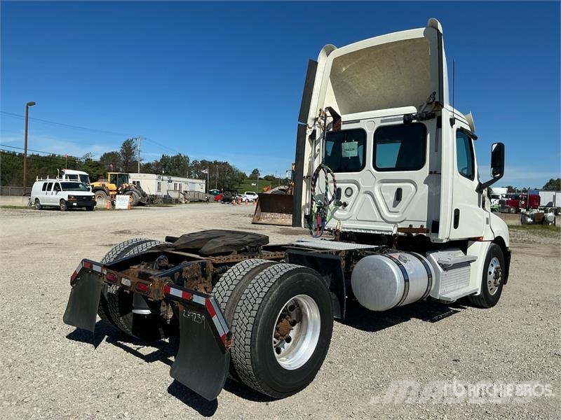 Freightliner Cascadia 126 Седельные тягачи