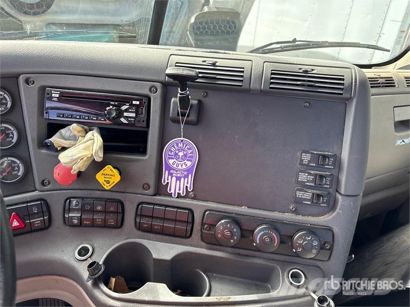 Freightliner Cascadia 125 Sadulveokid