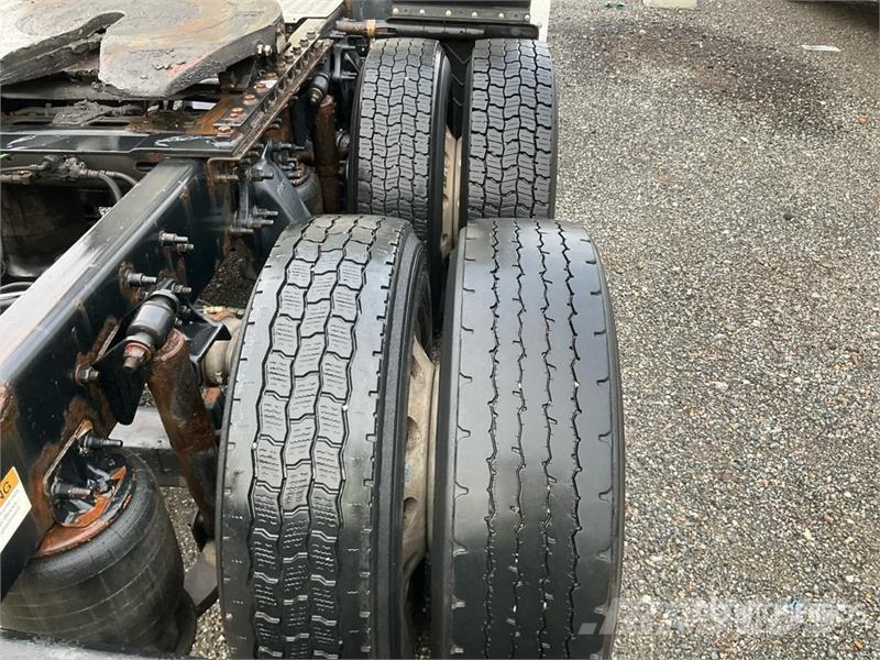 Freightliner Cascadia 125 6x4 T/A Sleeper Truck Tractor Trekkvogner