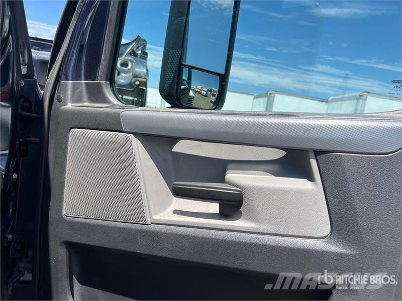 Freightliner Cascadia 126 Vetopöytäautot
