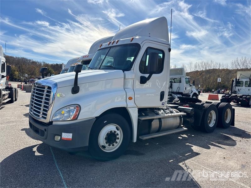Freightliner Cascadia 125 Autotractoare
