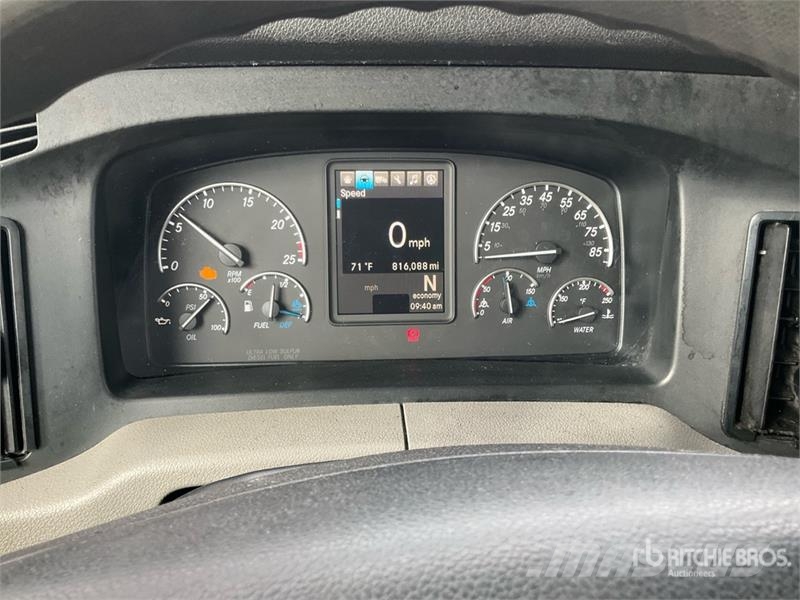 Freightliner Cascadia 126 6x4 T/A Sleeper Truck Tractor 中古トラクターヘッド | トレーラーヘッド