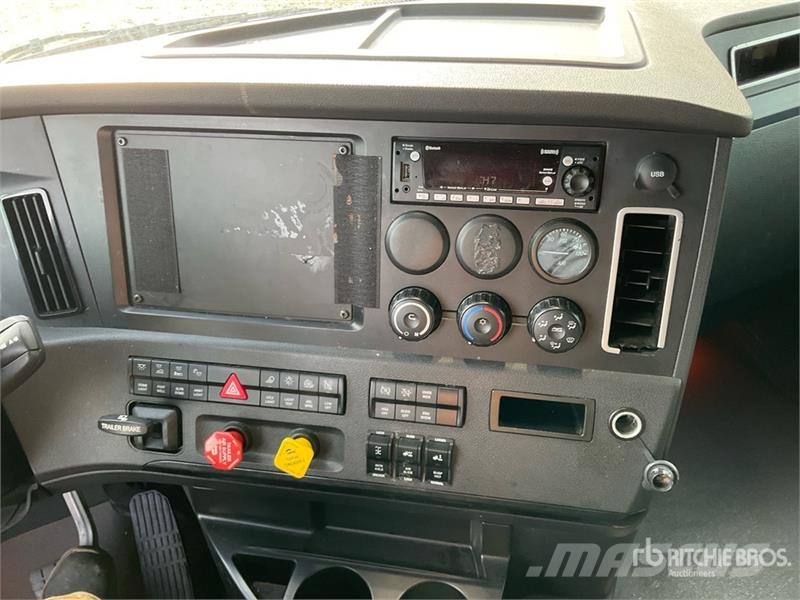 Freightliner Cascadia 126 6x4 T/A Sleeper Truck Tractor Motrici e Trattori Stradali