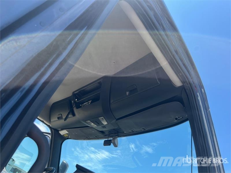 Freightliner Cascadia 126 Vetopöytäautot