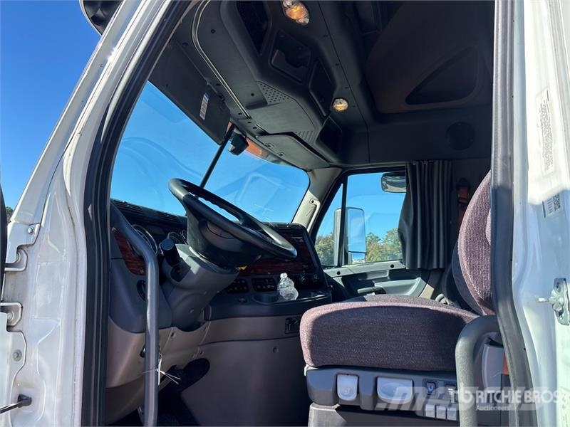 Freightliner Cascadia 125 Vilcēji