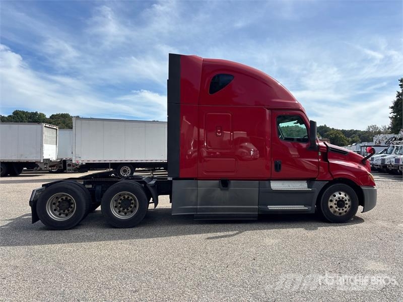 Freightliner Cascadia 126 6x4 T/A Sleeper Truck Tractor Trekkers