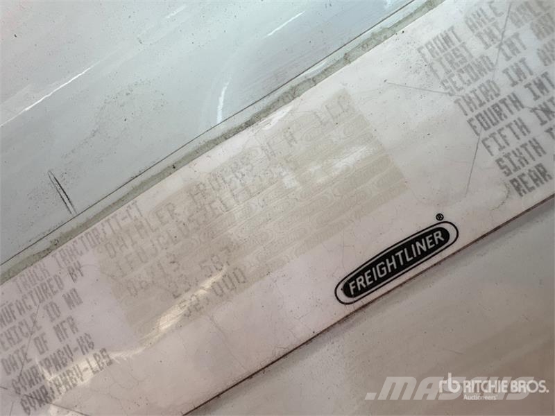 Freightliner Cascadia 125 6x4 T/A Sleeper Truck Tractor 中古トラクターヘッド | トレーラーヘッド
