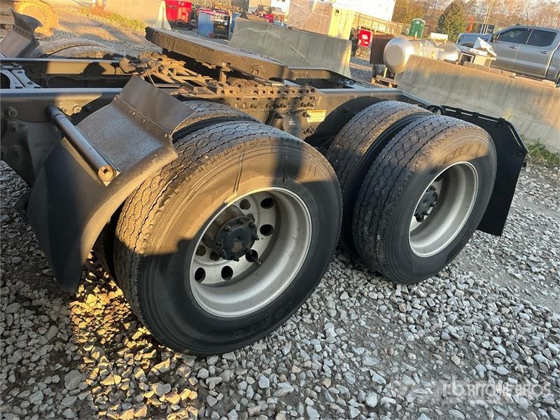 Freightliner Cascadia 126 6x4 T/A Sleeper Truck Tractor Vilcēji