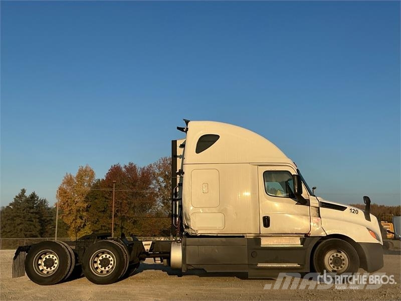 Freightliner Cascadia 126 6x4 T/A Sleeper Truck Tractor Vilcēji
