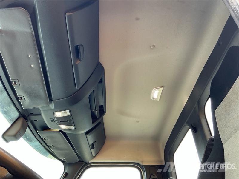 Freightliner Cascadia 126 Vetopöytäautot
