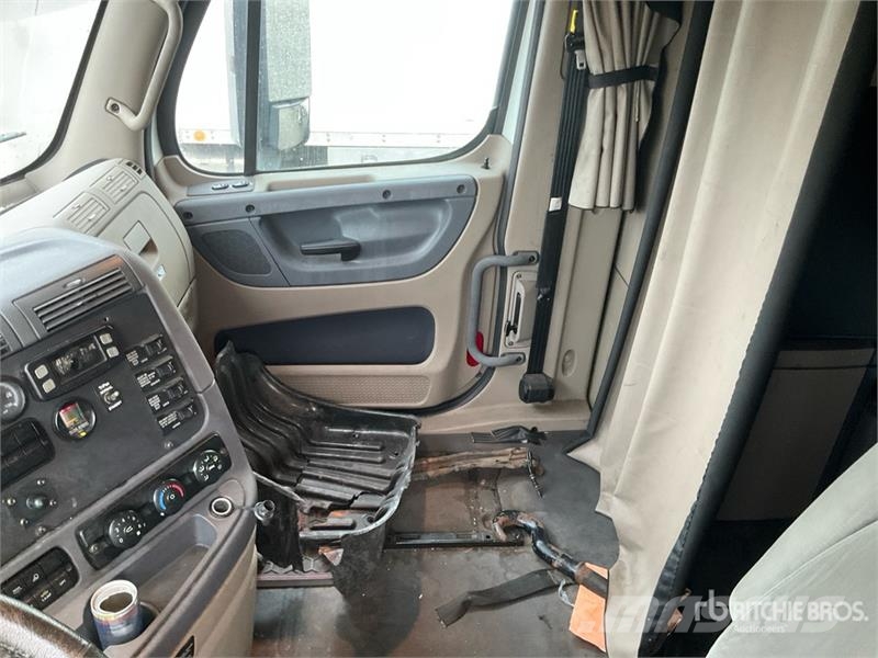 Freightliner Cascadia 125 6x4 T/A Sleeper Truck Tractor Trekkvogner