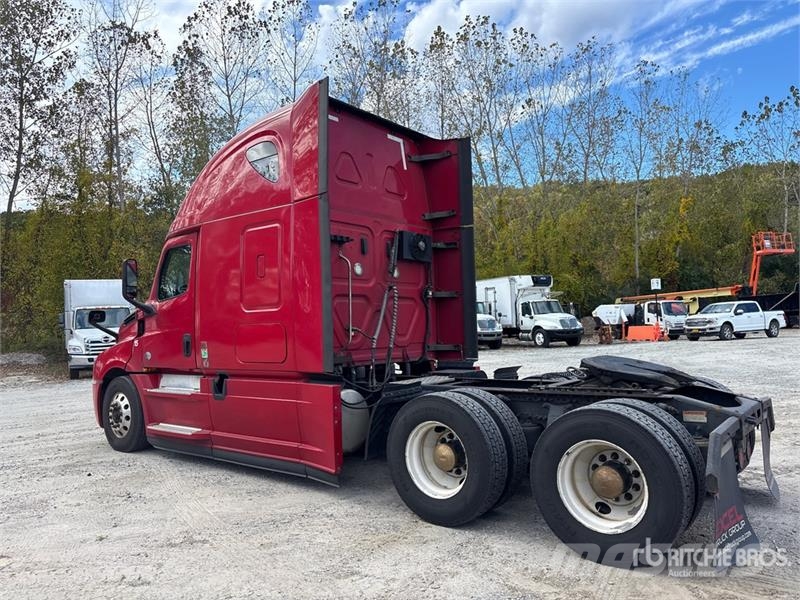 Freightliner Cascadia 126 6x4 T/A Sleeper Truck Tractor Vlačilci