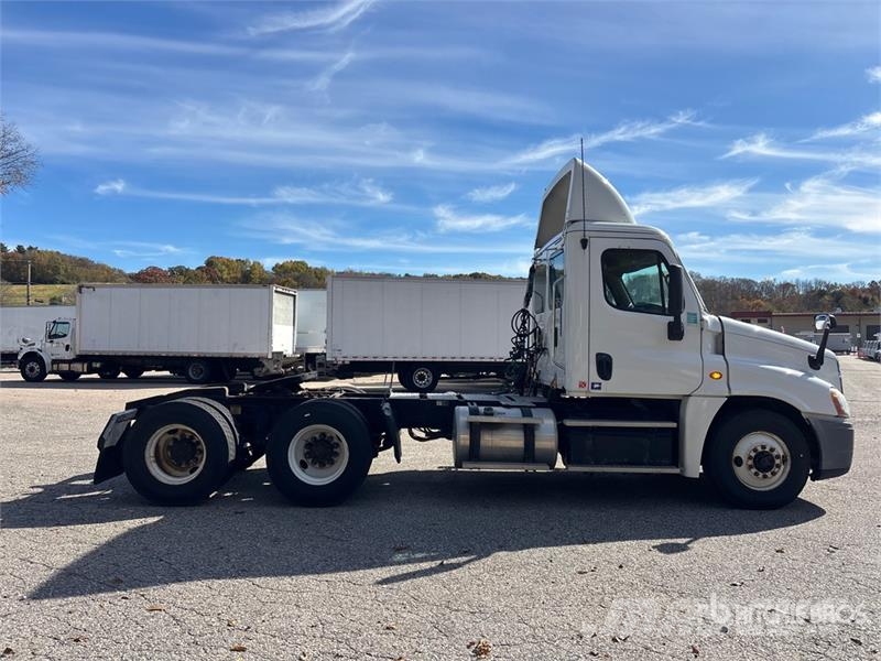 Freightliner Cascadia 125 Autotractoare