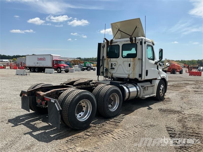 Freightliner Cascadia 126 Vetopöytäautot