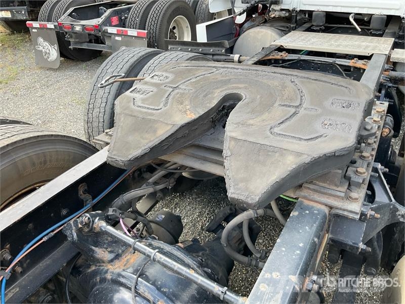 Freightliner Cascadia 126 6x4 T/A Sleeper Truck Tractor Седельные тягачи