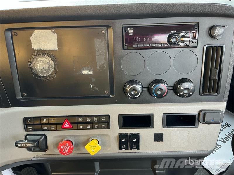 Freightliner Cascadia 126 Vetopöytäautot