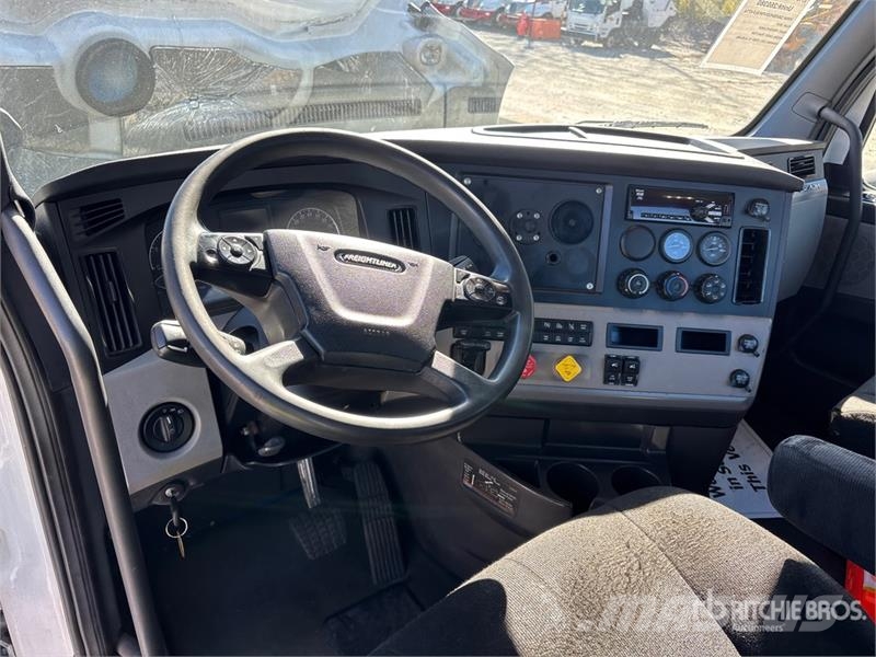 Freightliner Cascadia 116 Trekkers