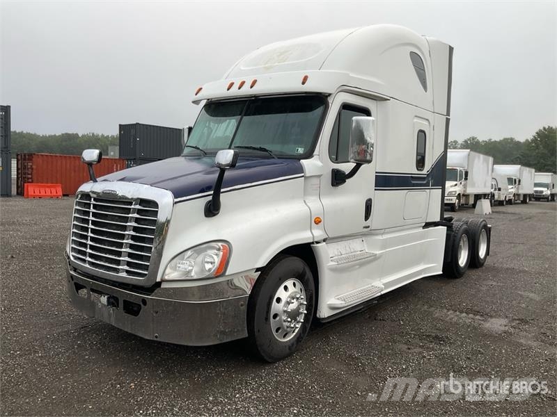 Freightliner Cascadia 125 6x4 T/A Sleeper Truck Tractor Trekkvogner