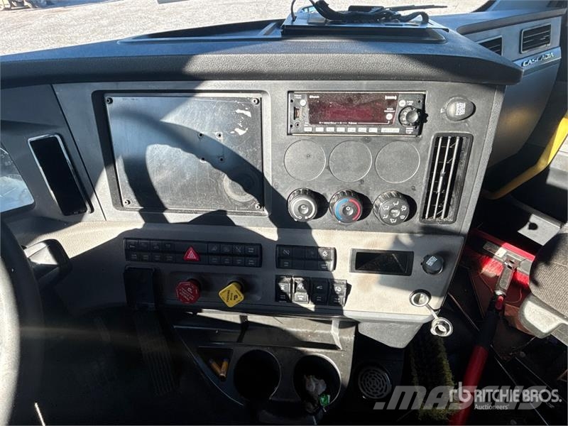 Freightliner Cascadia 126 6x4 T/A Sleeper Truck Tractor Cavalos mecânicos