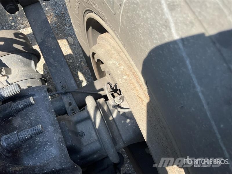 Freightliner Cascadia 126 6x4 T/A Sleeper Truck Tractor وحدات الجر