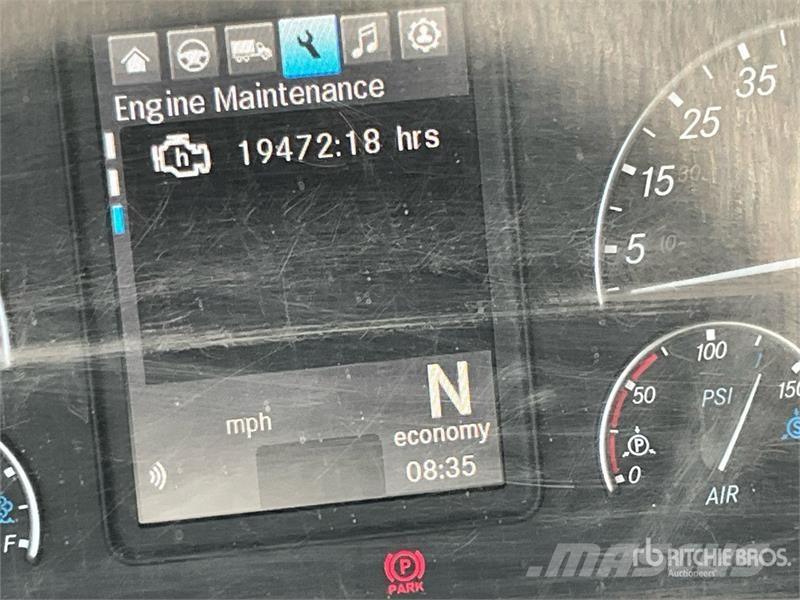 Freightliner Cascadia 126 6x4 T/A Sleeper Truck Tractor وحدات الجر