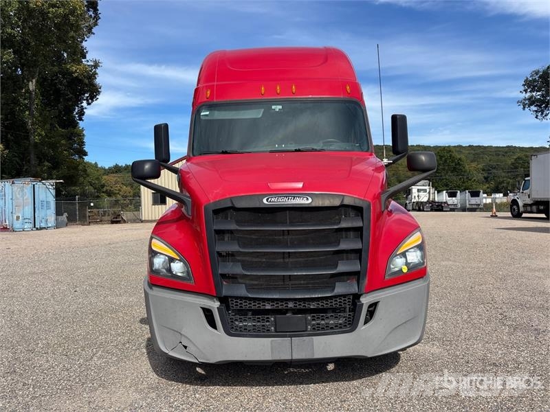 Freightliner Cascadia 126 6x4 T/A Sleeper Truck Tractor Trekkers