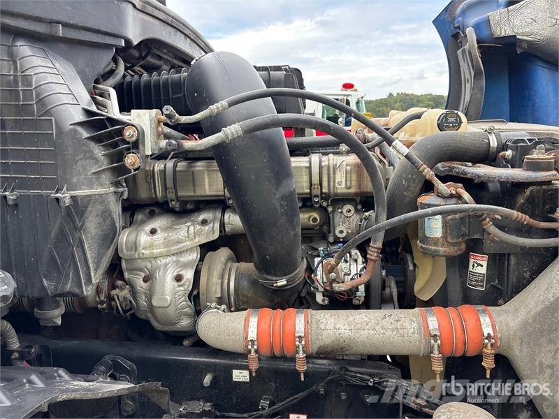 Freightliner Cascadia 126 6x4 T/A Sleeper Truck Tractor Tractores (camiões)