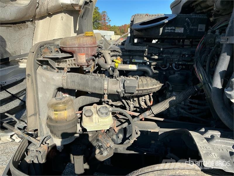 Freightliner Cascadia 126 6x4 T/A Sleeper Truck Tractor Тягачі