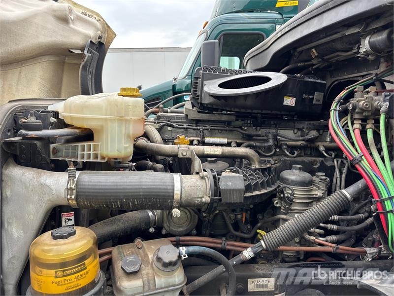 Freightliner Cascadia 126 6x4 T/A Sleeper Truck Tractor (Inoper Naudoti vilkikai